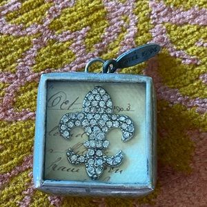 Jewel Kade 1”x1” Eiffel tower/Fleur de lis charm